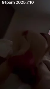 老婆第一次约单男激情69